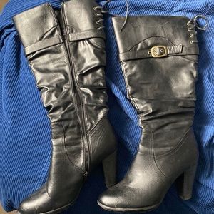 Comfy Italian Moda long water resistant boots.